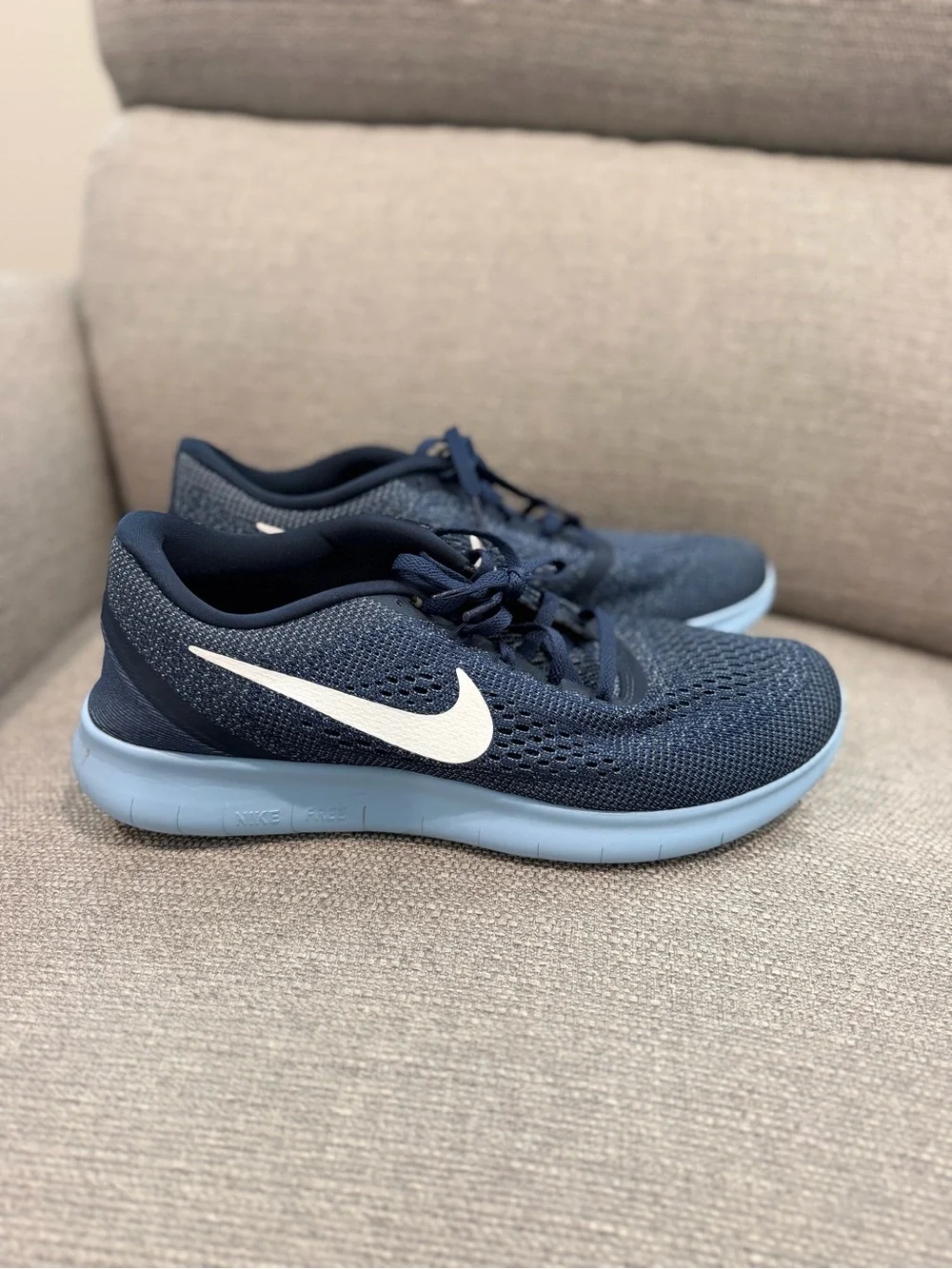 Nike men’s Navy Blue and Light Blue Knit Sneakers